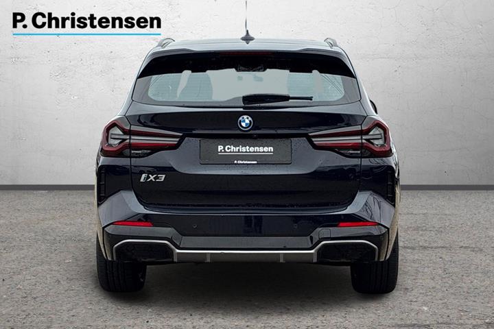 Sort BMW iX3 fra 2024