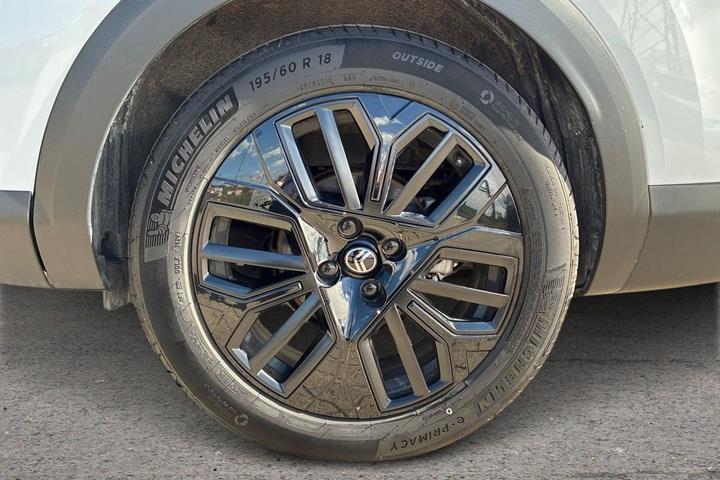 Hvid Citroën ë-C4 X fra 2024