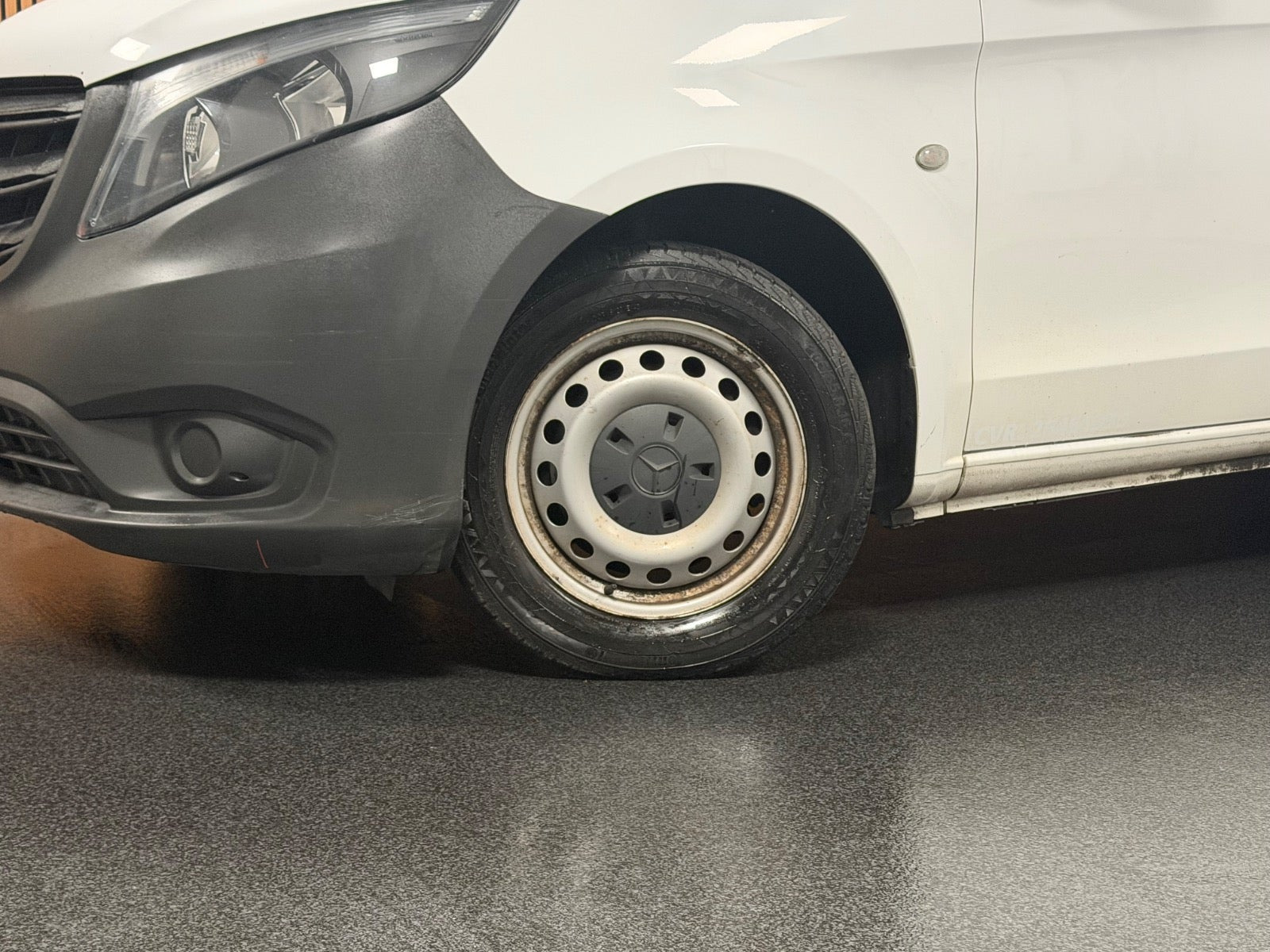 Hvid Mercedes Vito 114 fra 2022