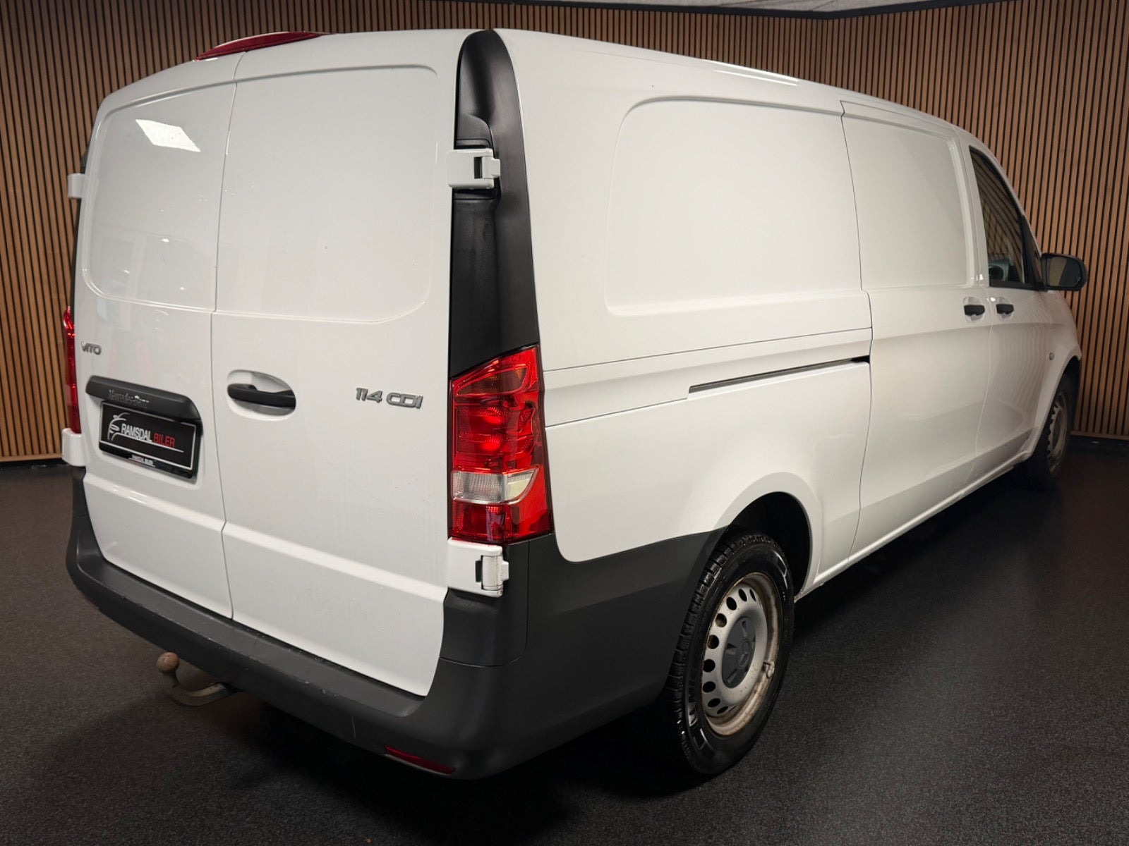 Hvid Mercedes Vito 114 fra 2022