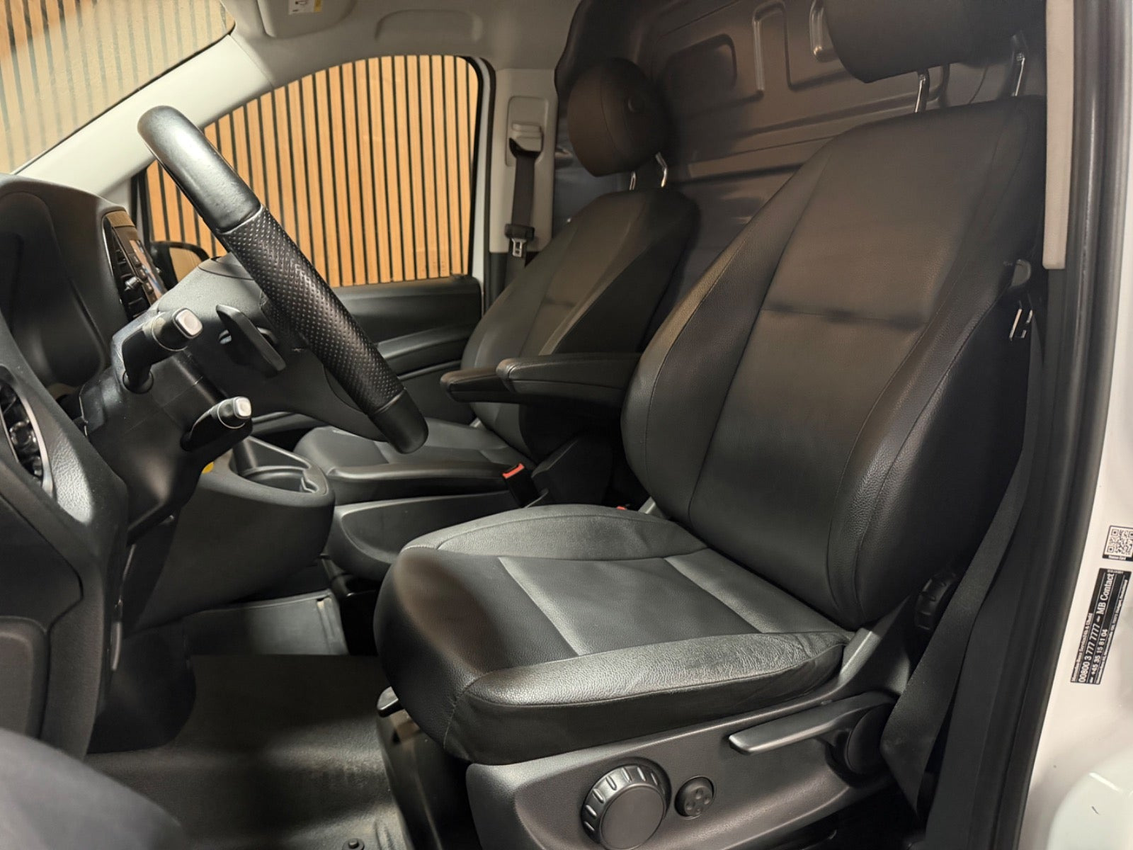 Hvid Mercedes Vito 114 fra 2022
