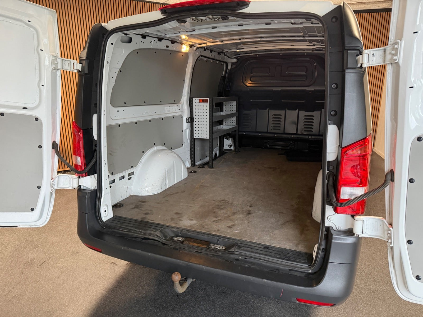 Hvid Mercedes Vito 114 fra 2022