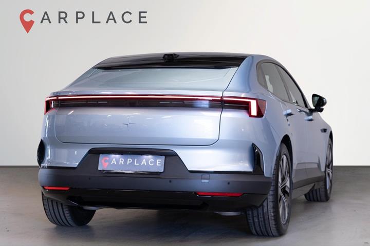 Blå Polestar 4 fra 2025