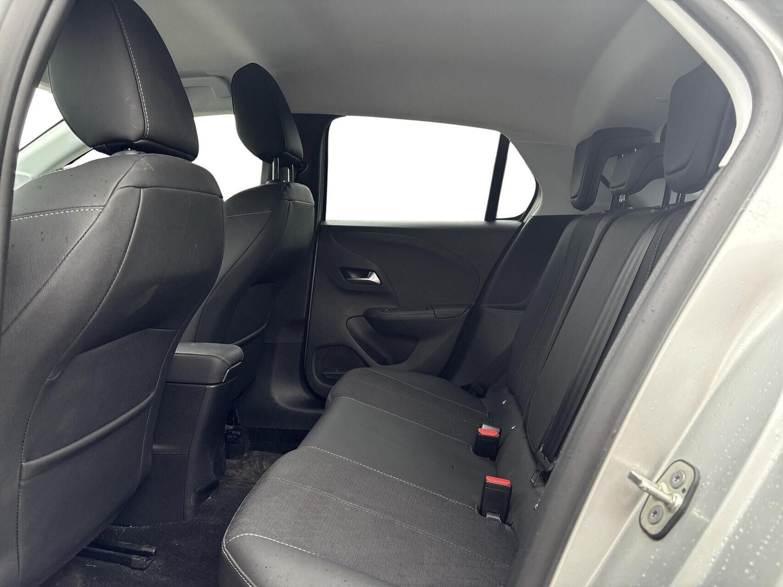 Sølv Opel Corsa-e fra 2023