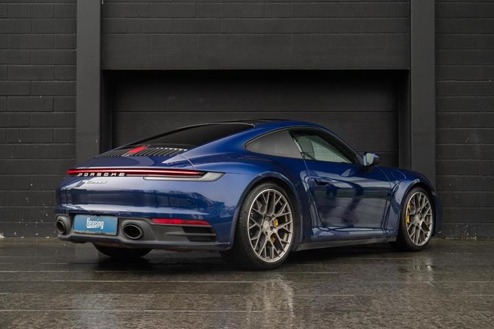 Blå Porsche 911 Carrera S fra 2019