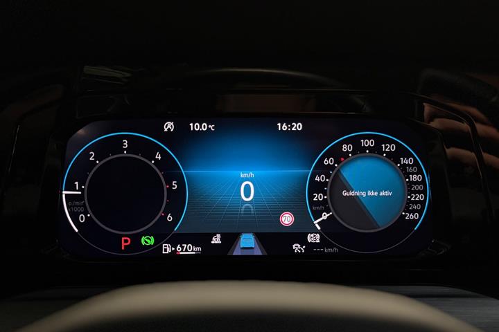 Grå VW Golf VIII fra 2020