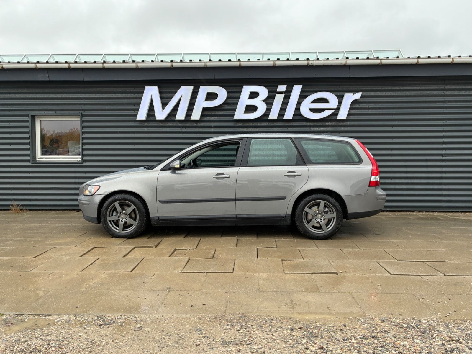 Grå Volvo V50 fra 2006