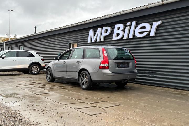 Grå Volvo V50 fra 2006