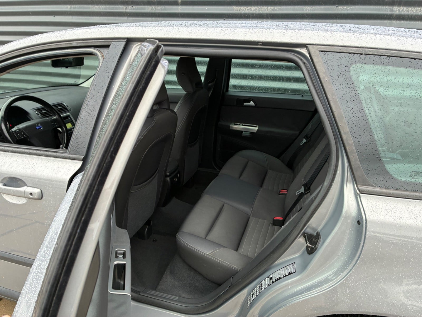 Grå Volvo V50 fra 2006