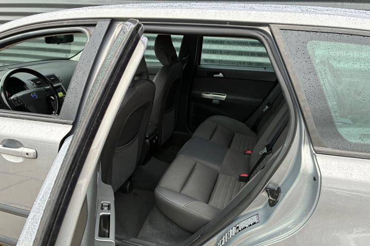 Grå Volvo V50 fra 2006