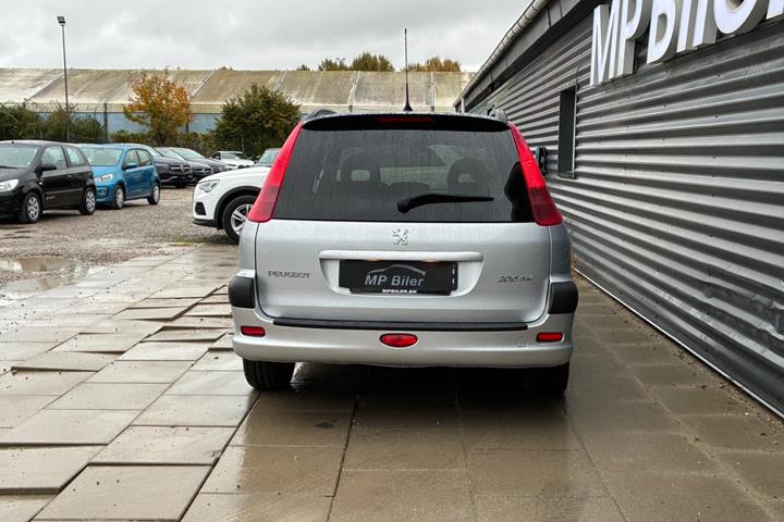Sølv Peugeot 206 fra 2002