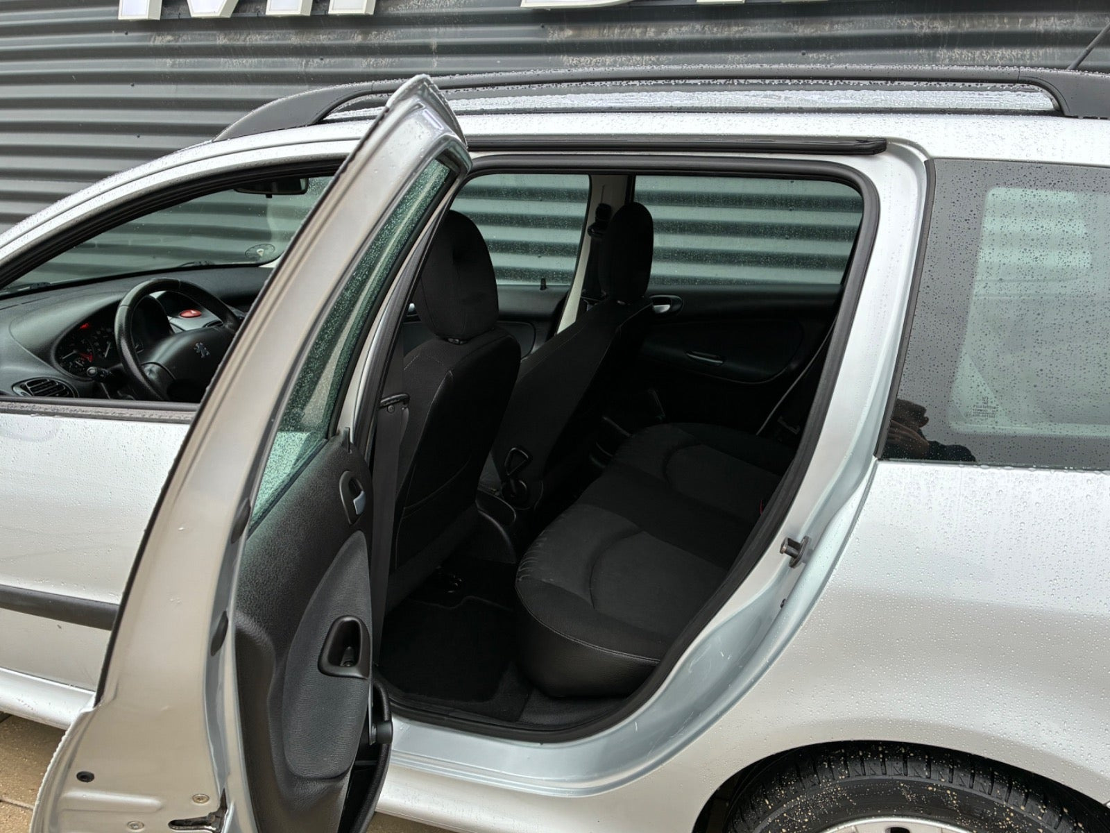 Sølv Peugeot 206 fra 2002