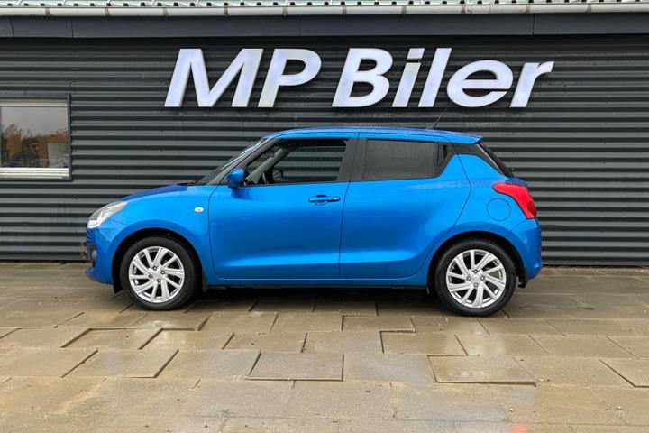 Blå Suzuki Swift fra 2024