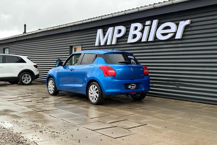 Blå Suzuki Swift fra 2024