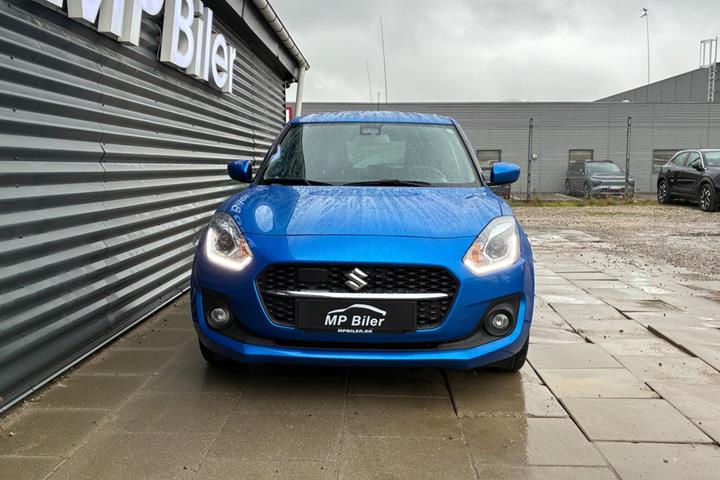Blå Suzuki Swift fra 2024