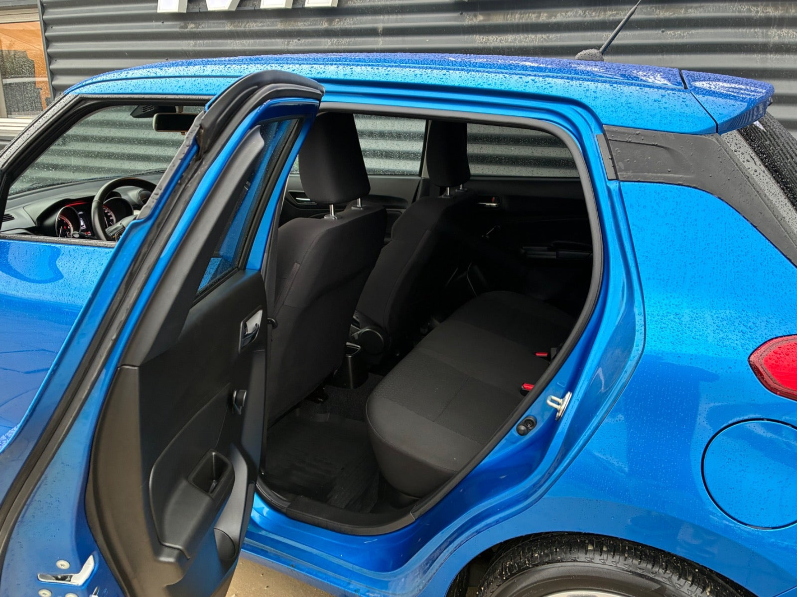 Blå Suzuki Swift fra 2024
