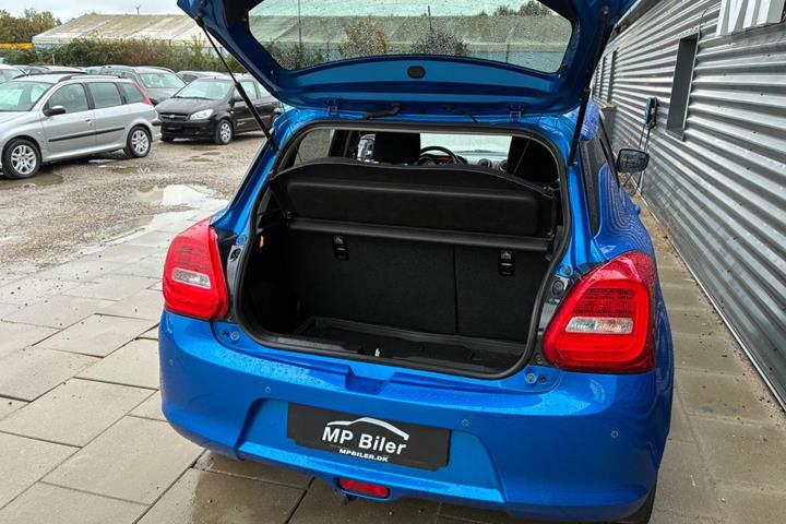 Blå Suzuki Swift fra 2024