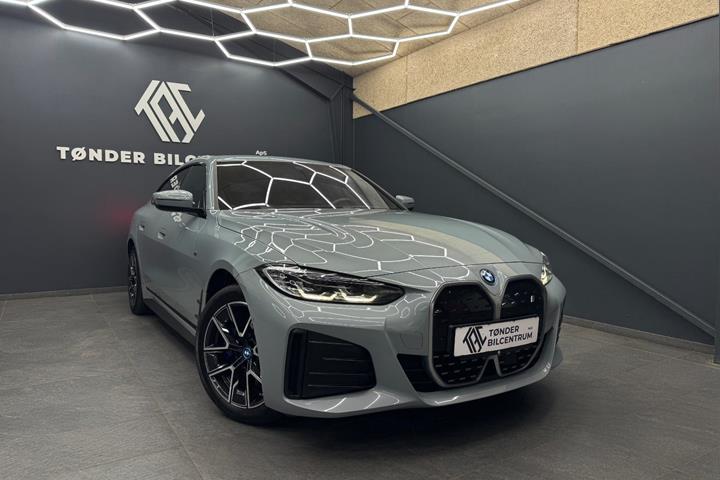 Grå BMW i4 fra 2024