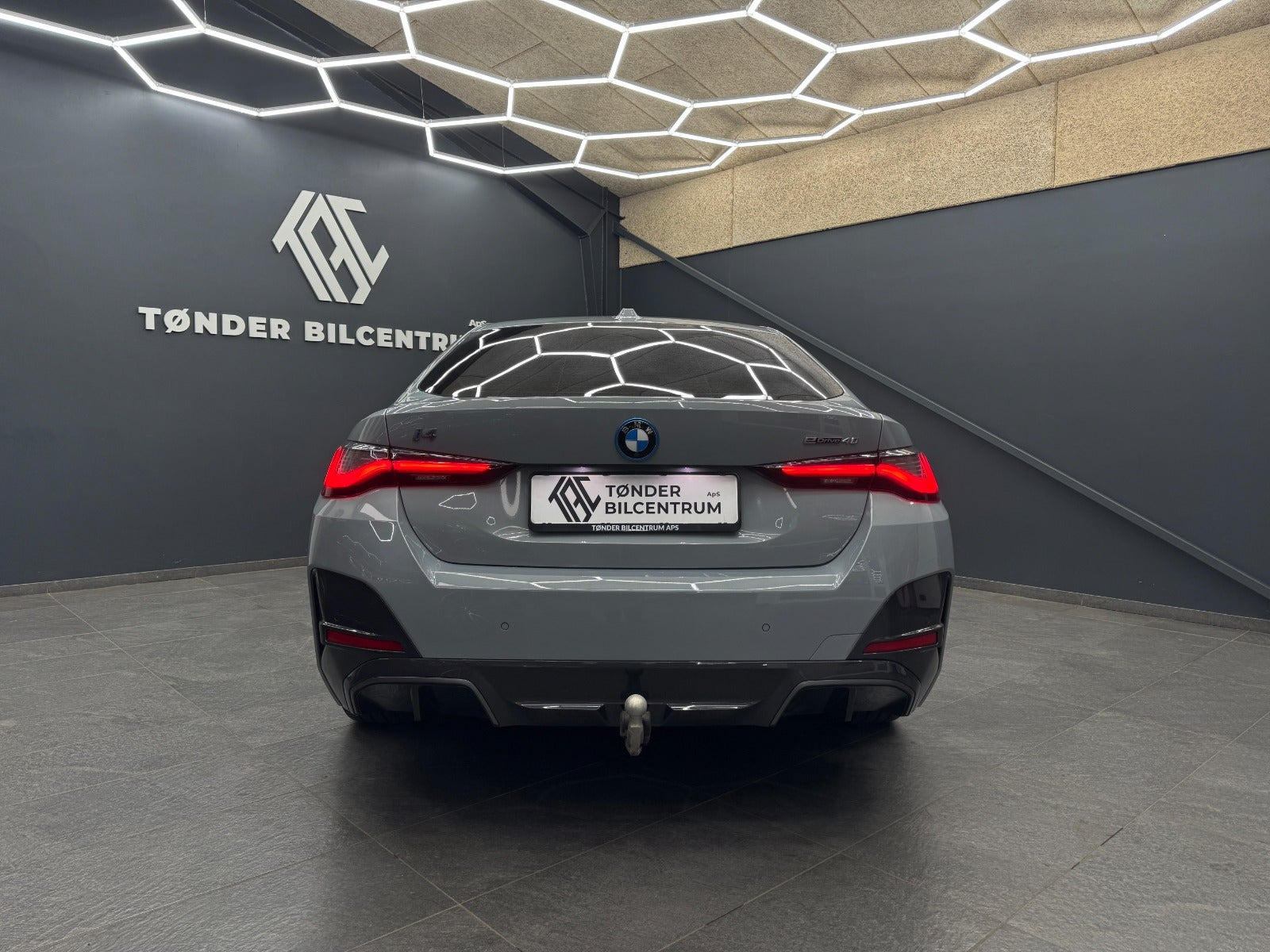 Grå BMW i4 fra 2024