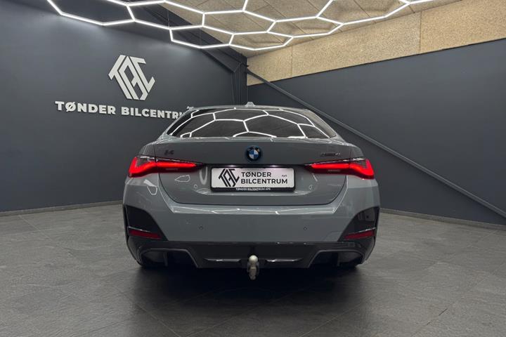 Grå BMW i4 fra 2024