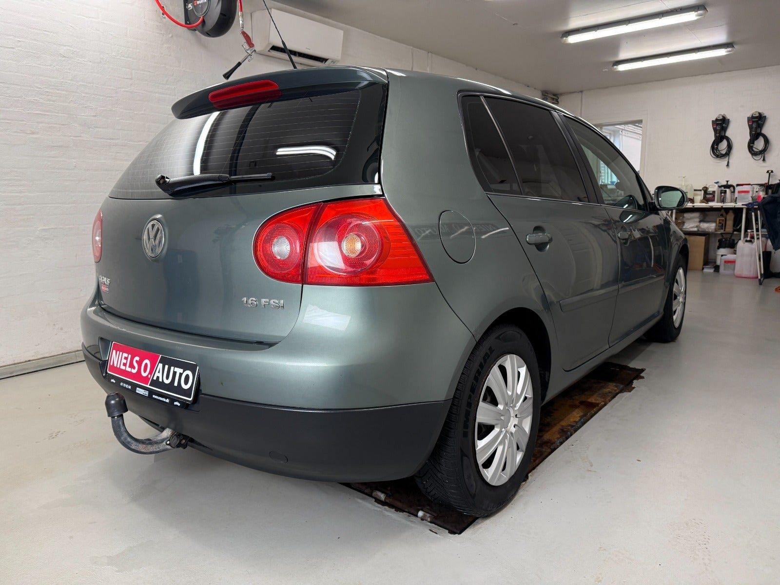 Grå VW Golf V fra 2006