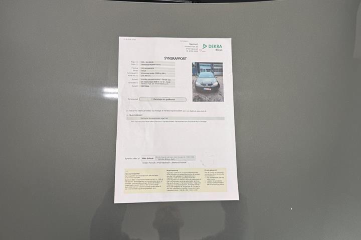 Grå VW Golf V fra 2006