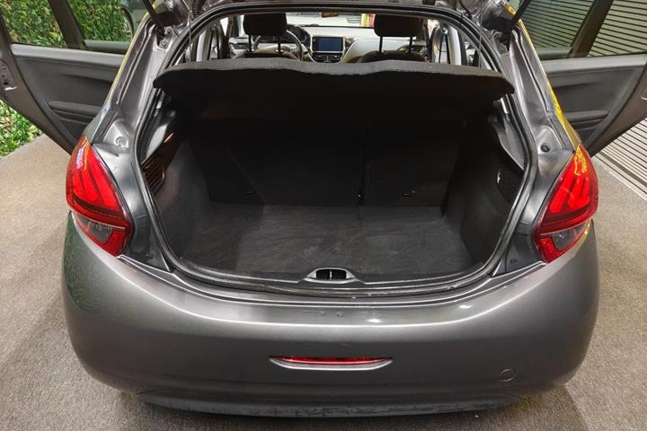 undefined Peugeot 208 fra 2019