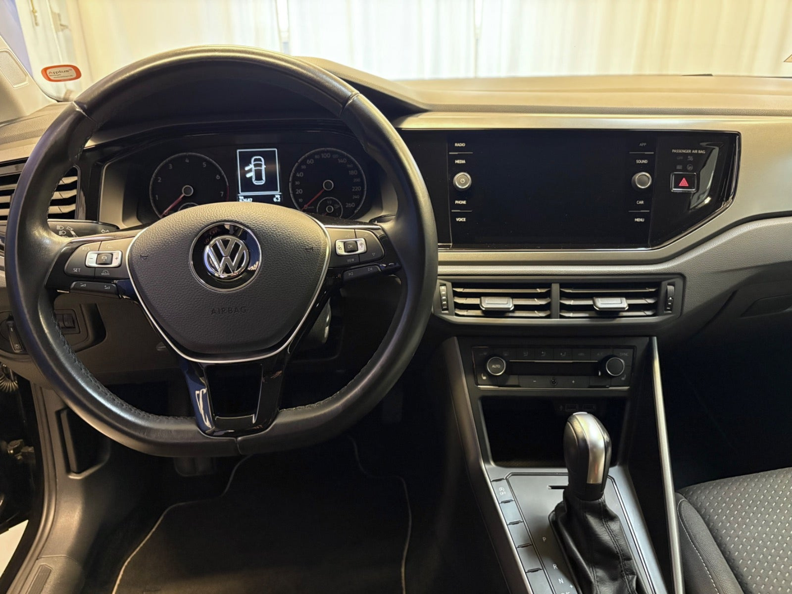 Sort VW Polo fra 2020