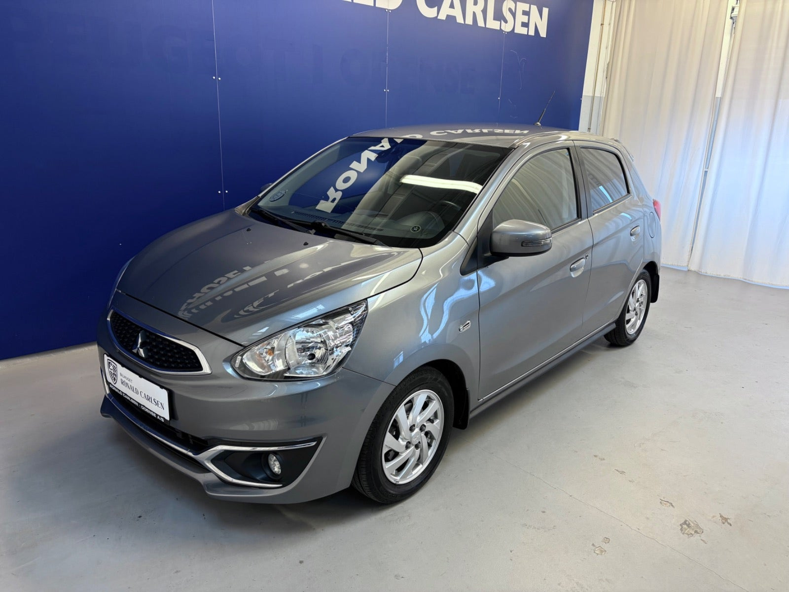 Sølv Mitsubishi Space Star fra 2019