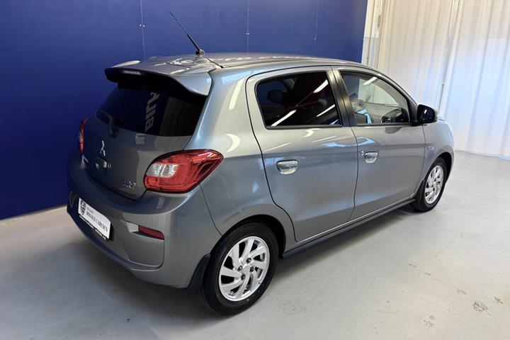 Sølv Mitsubishi Space Star fra 2019