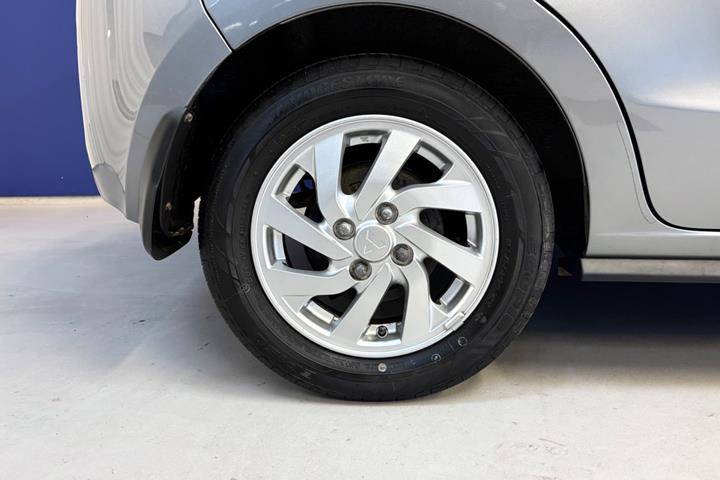 Sølv Mitsubishi Space Star fra 2019