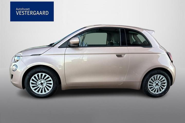 Pink Fiat 500e fra 2023