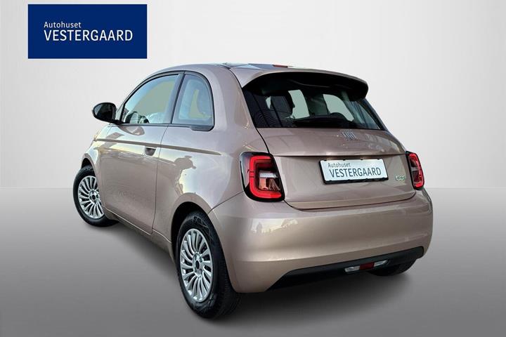 Pink Fiat 500e fra 2023