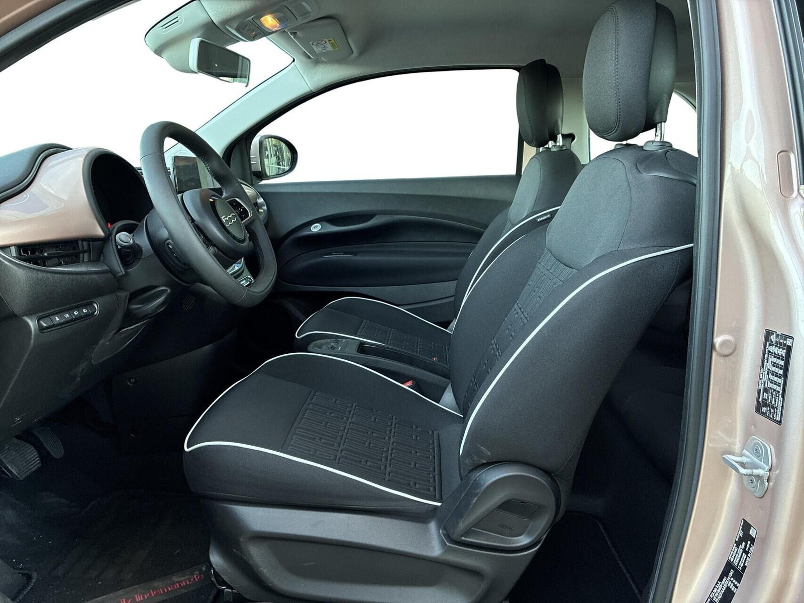 Pink Fiat 500e fra 2023