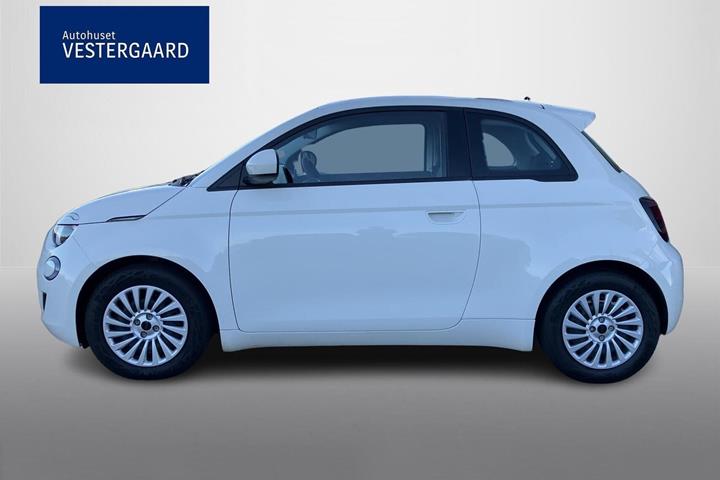 Hvid Fiat 500e fra 2023