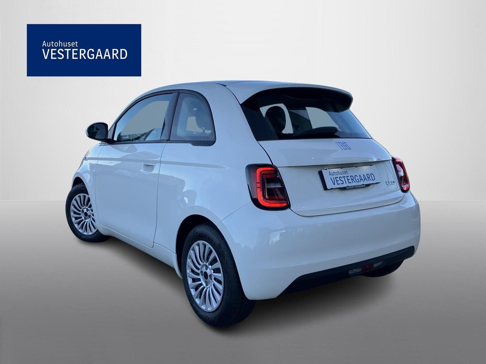 Hvid Fiat 500e fra 2023