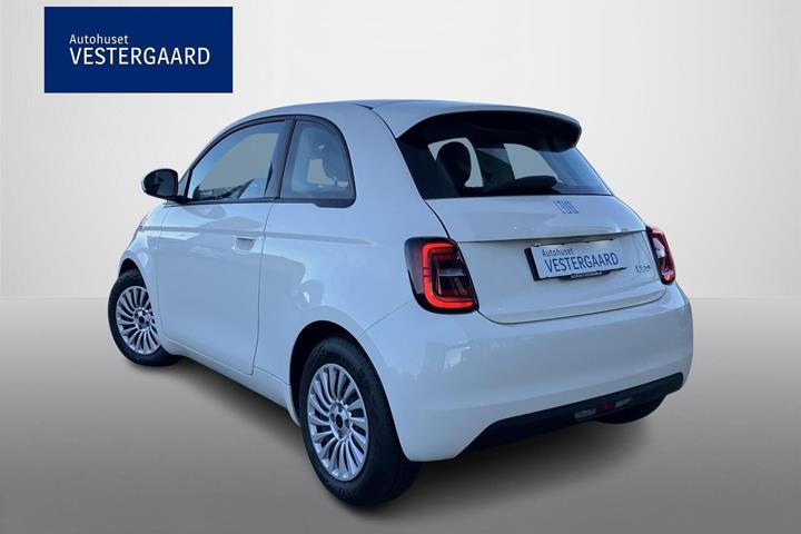 Hvid Fiat 500e fra 2023