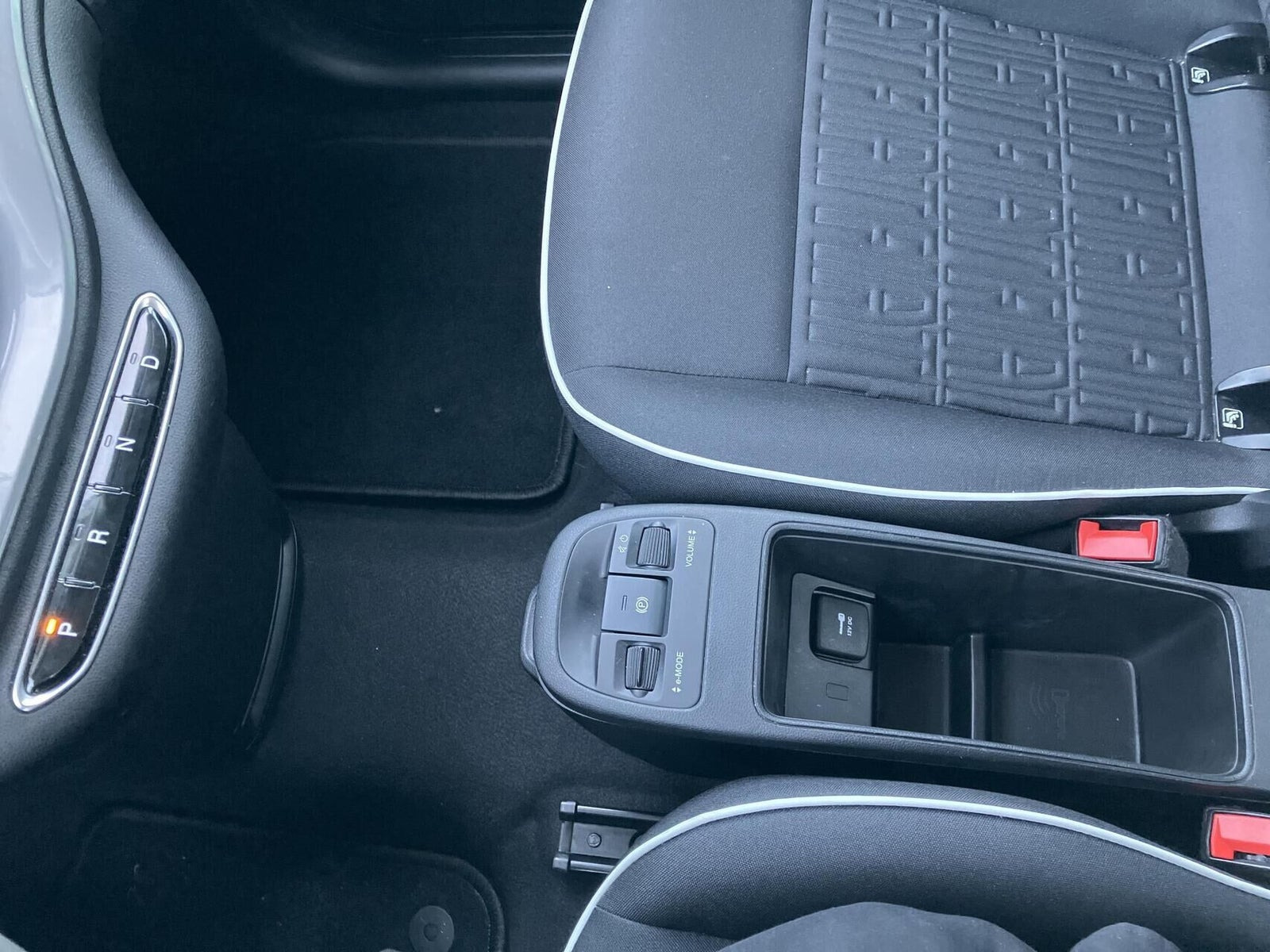 Hvid Fiat 500e fra 2023