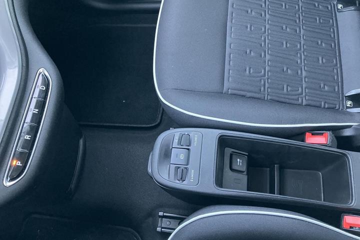 Hvid Fiat 500e fra 2023
