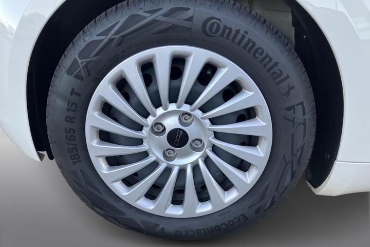 Hvid Fiat 500e fra 2023