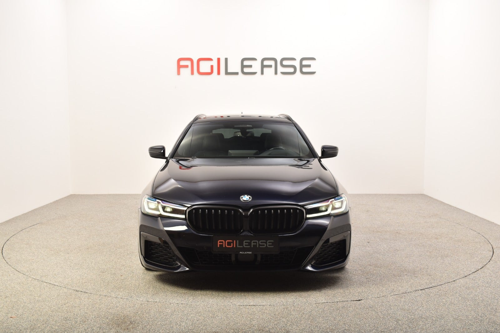 Sort BMW 530e fra 2021