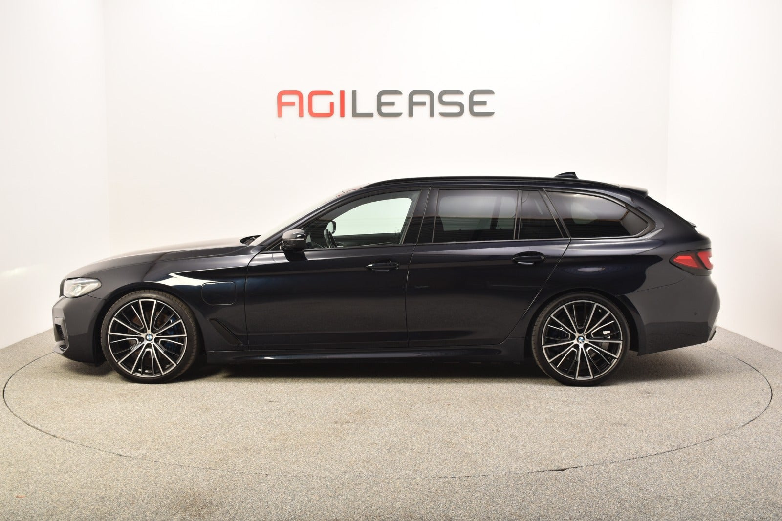Sort BMW 530e fra 2021
