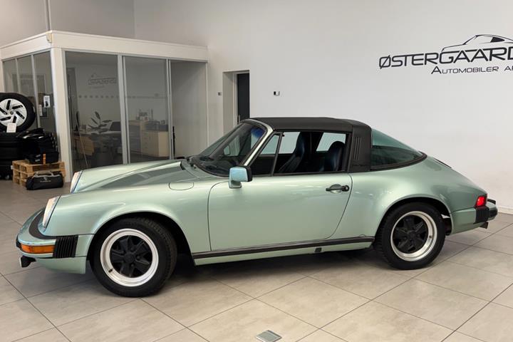 Grøn Porsche 911 fra 1976