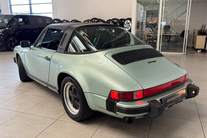 Grøn Porsche 911 fra 1976