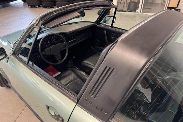 Grøn Porsche 911 fra 1976