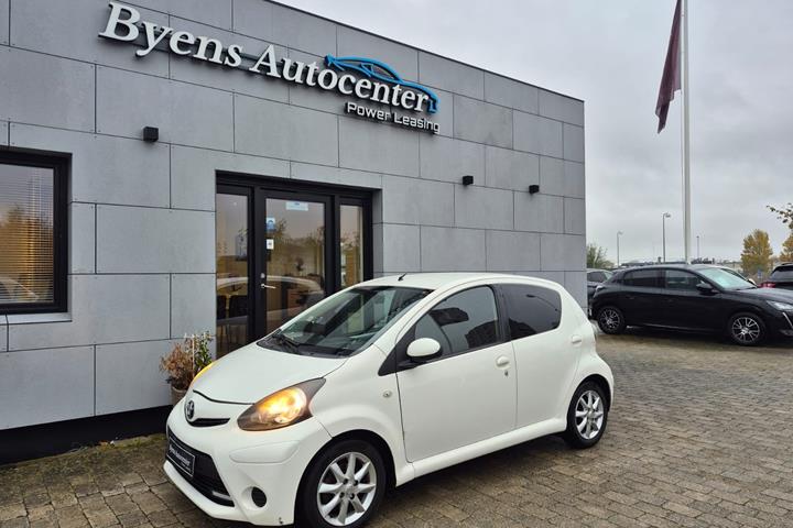 Hvid Toyota Aygo fra 2012
