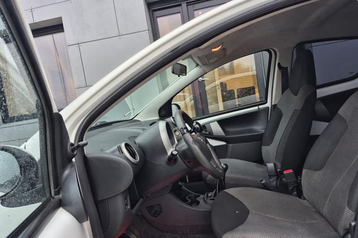 Hvid Toyota Aygo fra 2012