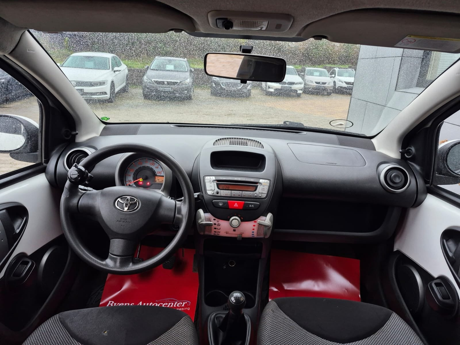 Hvid Toyota Aygo fra 2012