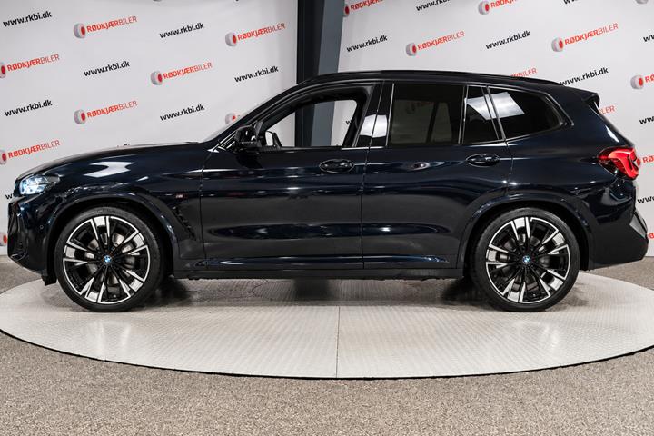 Sort BMW iX3 fra 2024