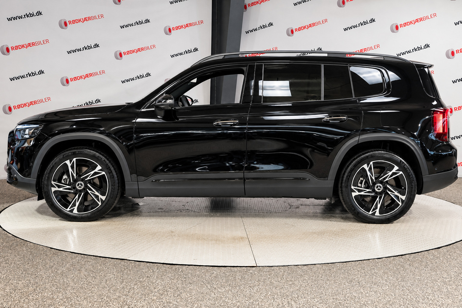 Sort Mercedes GLB250+ fra 2026